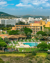 Un hotel de cinco estrellas en Cala Millor, vista aérea